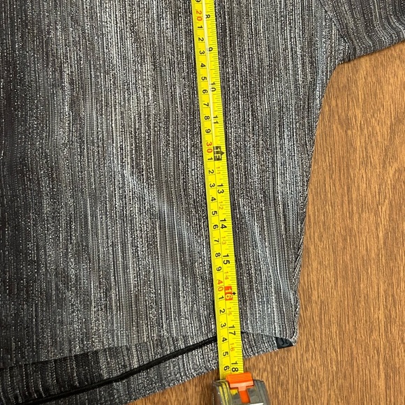 LULULEMON VARSA LAB Hoodie Medium Gray Ombre Pullover Crop Hooded Size M - Picture 8 of 9